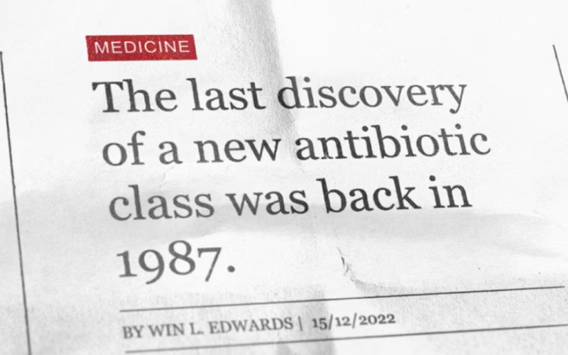 Toto video vysvetľuje, ako krytie na báze Sorbact Technology viažu, inhibujú a odstraňujú baktérie a môžu pomôcť riešiť antimikrobiálnu rezistenciu. Toto video vysvetľuje, ako krytie na báze Sorbact Technology viažu, inhibujú a odstraňujú baktérie a môžu pomôcť riešiť antimikrobiálnu rezistenciu.